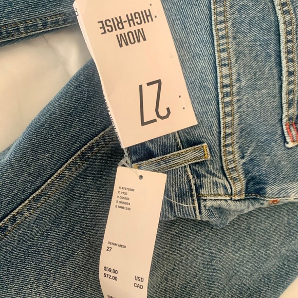 COPY - BDG High Waisted Mom Jean - Picture 4 of 5